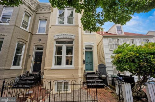 1313 35th St, Washington, DC 20007-2821