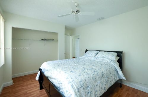 1617 149th Ave, Hollywood FL  33027-2320 exterior