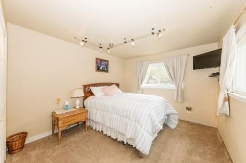 12449 Pilot Dr, Thiensville WI  exterior