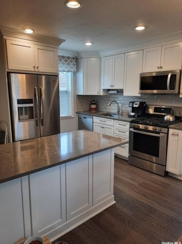 72 Winganhauppauge Rd, Islip Manor NY  11751-2613 exterior