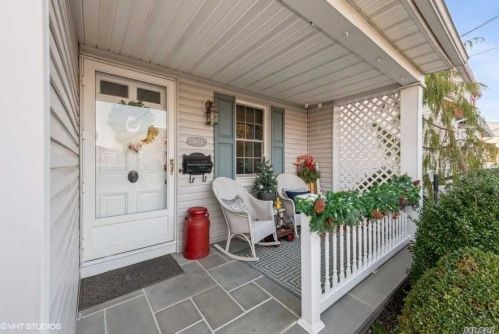 3874 Maple St, Seaford, NY 11783-2535