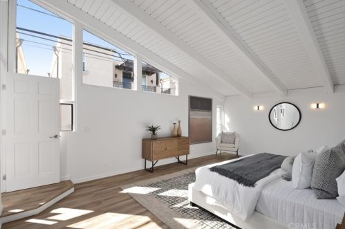 317 8th St, Manhattan Beach CA  90266-5629 exterior