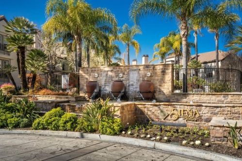 24157 Del Monte Dr, Santa Clarita, CA 91355-3827