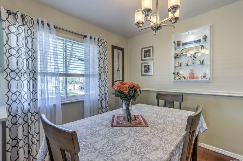 114 Granada Pkwy, North Lindenhurst NY  11757-6013 exterior