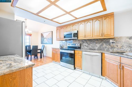 355 Michelle Ln, Daly City, CA 94015-2885