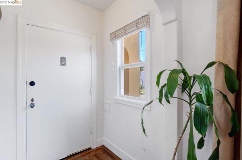 2834 60 Ave, Oakland CA 94605-1504 exterior