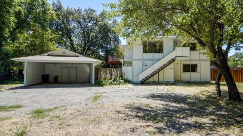 5210 Fulton Rd, Santa Rosa, CA 95403-1218