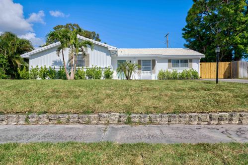 911 Poplar Dr, West Palm Beach, FL 33403-2022