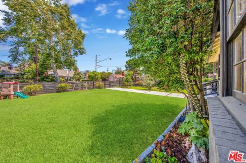 12202 Hartsook St, North Hollywood CA  91601-3961 exterior