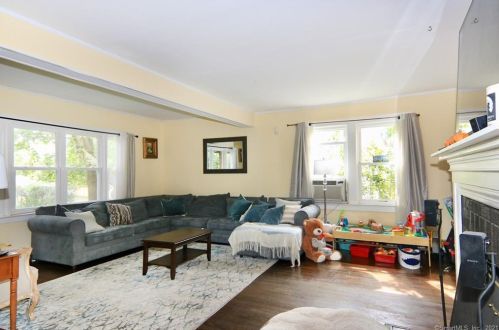 18 Fenway St, Stamford, CT 06902-2804