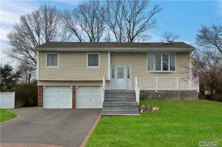 91 Woodbury Rd, Hauppauge, NY 11788-4729