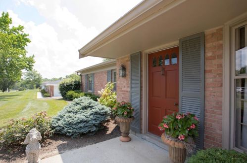 2497 Cranbrook Dr, Cincinnati, OH 45231-1106
