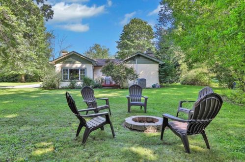 14 Dolfinger Pl, Fishkill NY  12524-2816 exterior