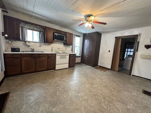270 Mary St, Robinson, PA 15949-9214
