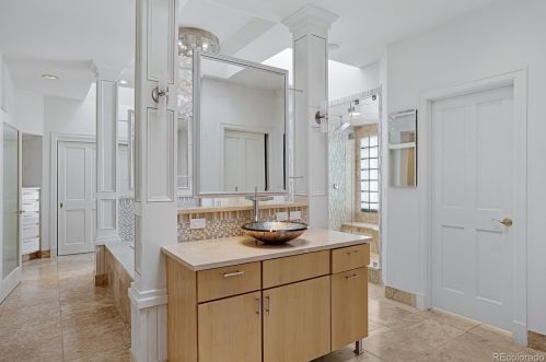 93 Glenmoor Dr, Englewood CO 80113-7117 exterior