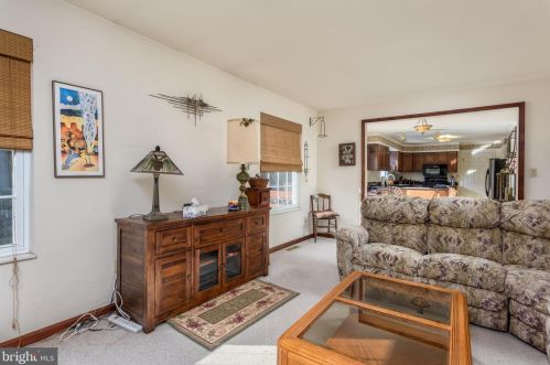 6529 Baywood Dr, Harrisburg PA 17111-6894 exterior