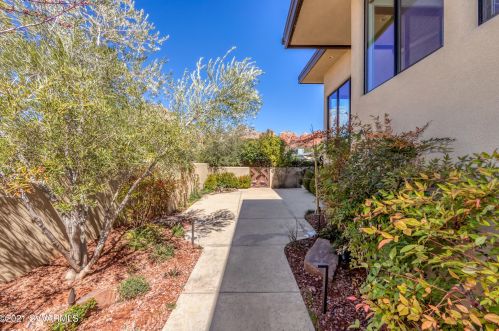 130 Grasshopper Ln, Sedona, AZ 86336-3360