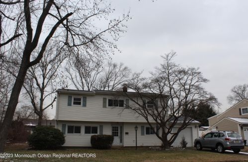 6 Hialeah Ave, Middletown NJ  07748-1049 exterior