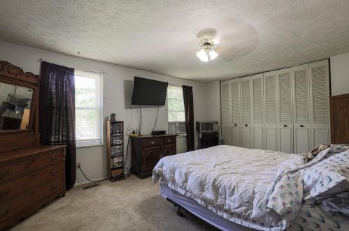 1295 White Oak Rd, Amelia OH  45102-2520 exterior