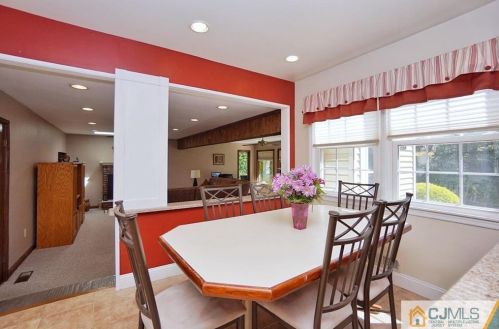 18 Hamilton Dr, East Brunswick NJ  08816-2709 exterior