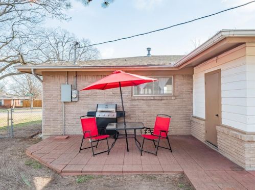 1998 Crestridge St, Stephenville TX  76401-2009 exterior