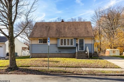 29 Vetrone Dr, West Paterson, NJ 07424-2620