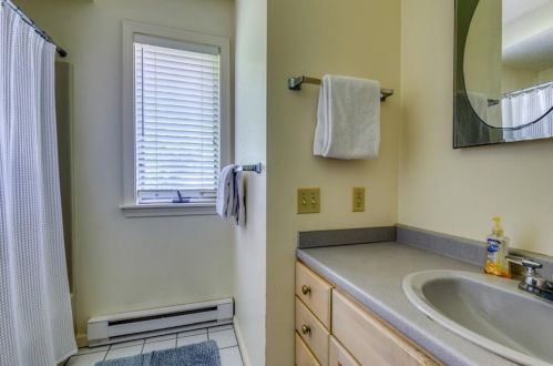 250 Ocean Rd, South Kingstown RI  02882-1346 exterior