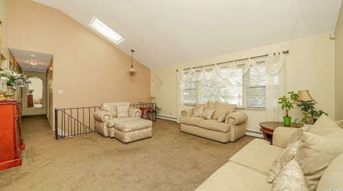 2661 Peconic Ave, Seaford NY  11783-3451 exterior