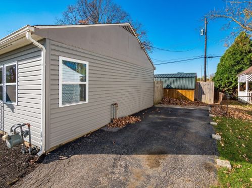 312 Madison Dr, West Jefferson OH  43162-1302 exterior