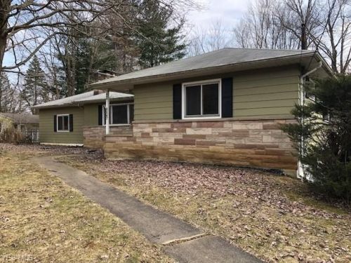 8647 Beechwood Dr, Russell Township, OH 44072