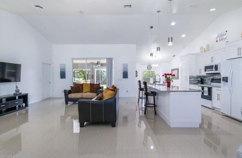 814 Thompson Ave, Lehigh Acres FL 33972-3312 exterior