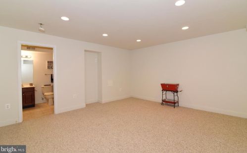 213 Alpine Dr, Leesburg VA 20175-6132 exterior