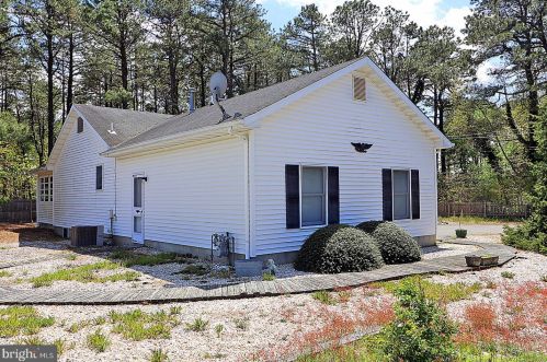 1555 Dee Rd, Lacey NJ  08731-3411 exterior