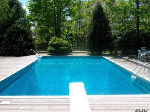 2 Adams Ln, East Quogue, NY 11942-4700