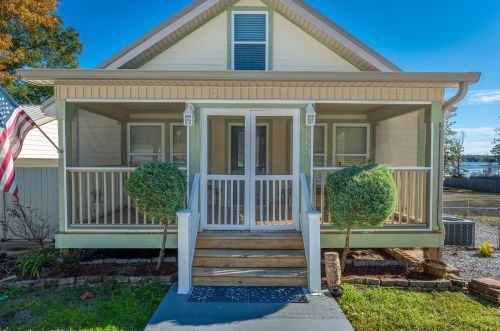 883 Squirrel Rd, Defuniak Springs FL  32433-7686 exterior