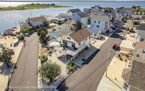 1 Spindrift Rd, Pelican Island, NJ 08751-1325