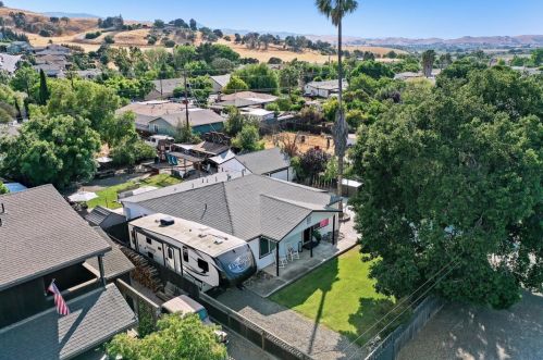 3130 Airline Hwy, Hollister CA  95023-9725 exterior
