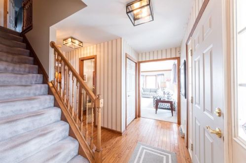 404 Lynn Ann Dr, New Kensington, PA 15068-9382