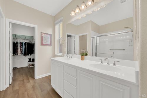 8001 Finchley Ct, Vacaville CA  95687-8253 exterior