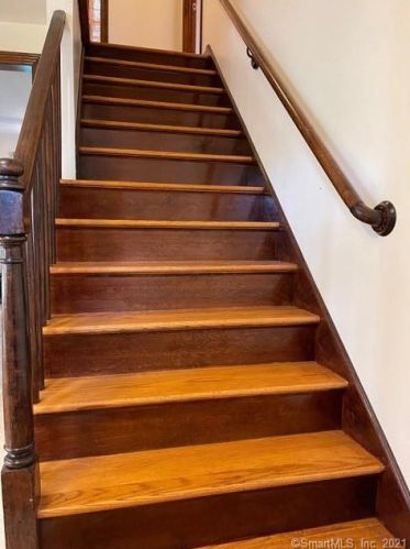 109 Longview Dr, Windsor CT  06095-3806 exterior