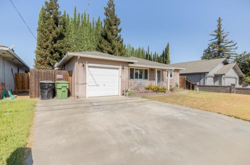 759 Stockton Ave, Ripon, CA 95366-2059
