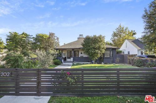 12202 Hartsook St, North Hollywood CA  91601-3961 exterior