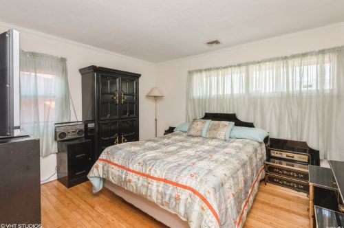 835 Washington Ave, Westbury NY  11590-6013 exterior