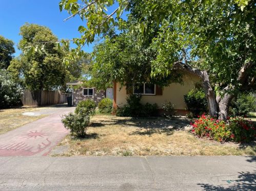 6915 Thomas Dr, North Highlands, CA 95660-3317