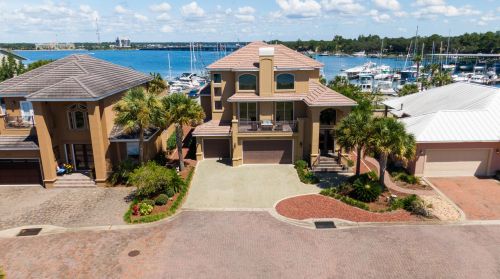 2575 Cayenne Ln, Shalimar FL  32579-4202 exterior