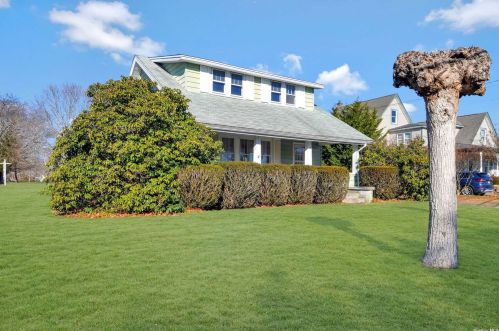 15 Bay Ave, Eastport, NY 11941-1309