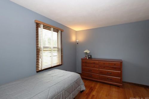 15 Benneville Rd, Milford CT  06461-2432 exterior