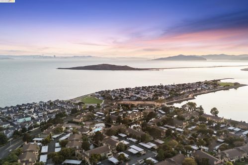 123 Lakeshore Ct, Richmond CA  94804-7422 exterior