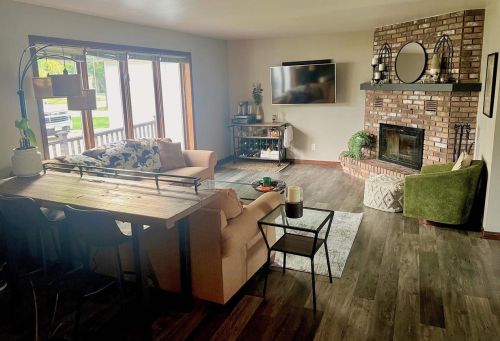 559 Gwynn St, Green Bay, WI 54301-1058