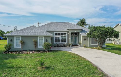 6133 Ginger Ln, Fort Pierce, FL 34986-3814